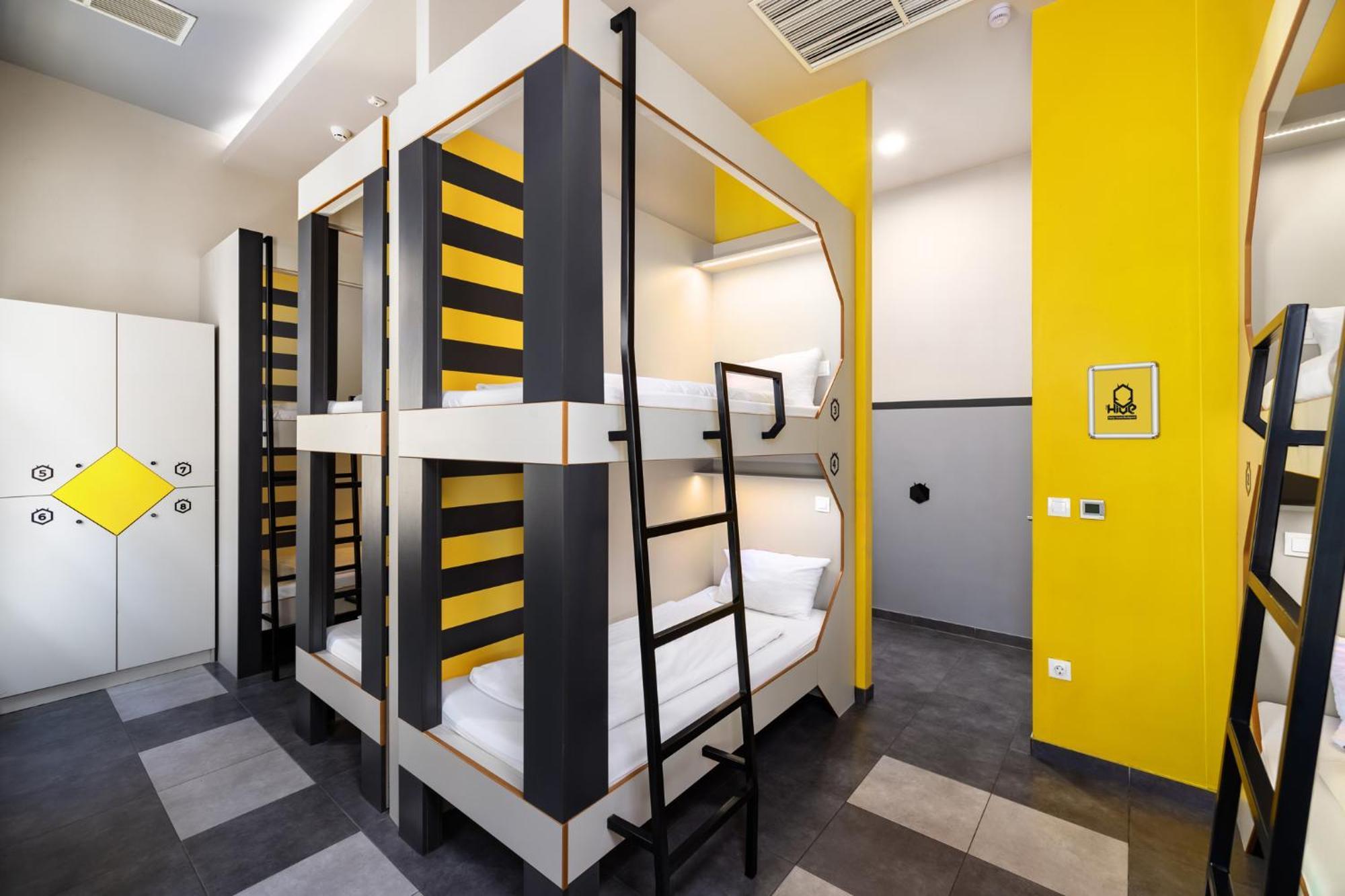 Hostel The Hive Party *